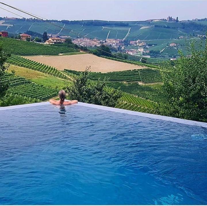 Cascina Roella Guest House Monforte D'Alba Exterior photo